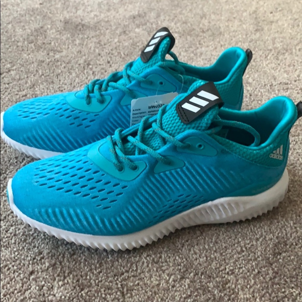 NWT Adidas Bounce Sneakers